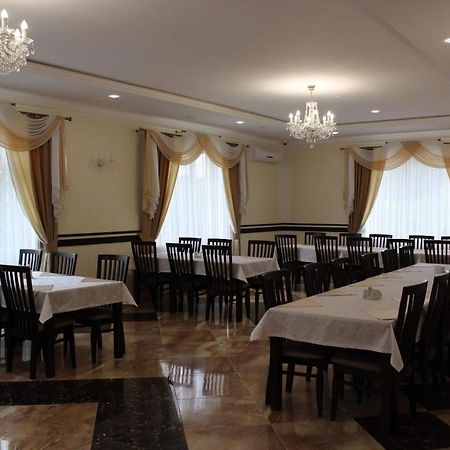 Вишиванка Dilyatyn Buitenkant foto