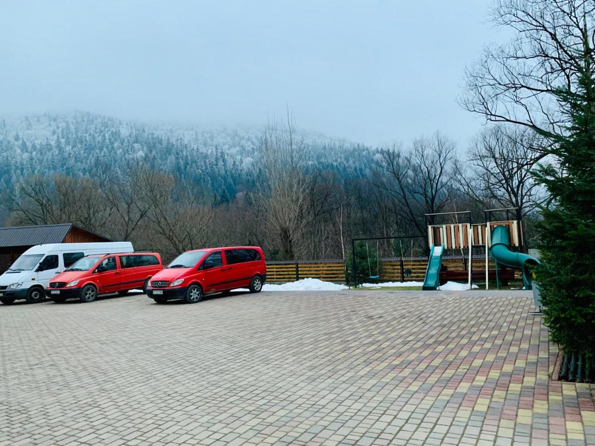 Вишиванка Dilyatyn Buitenkant foto