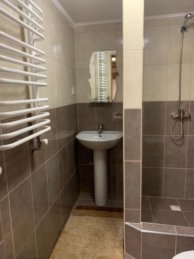 Вишиванка Dilyatyn Buitenkant foto