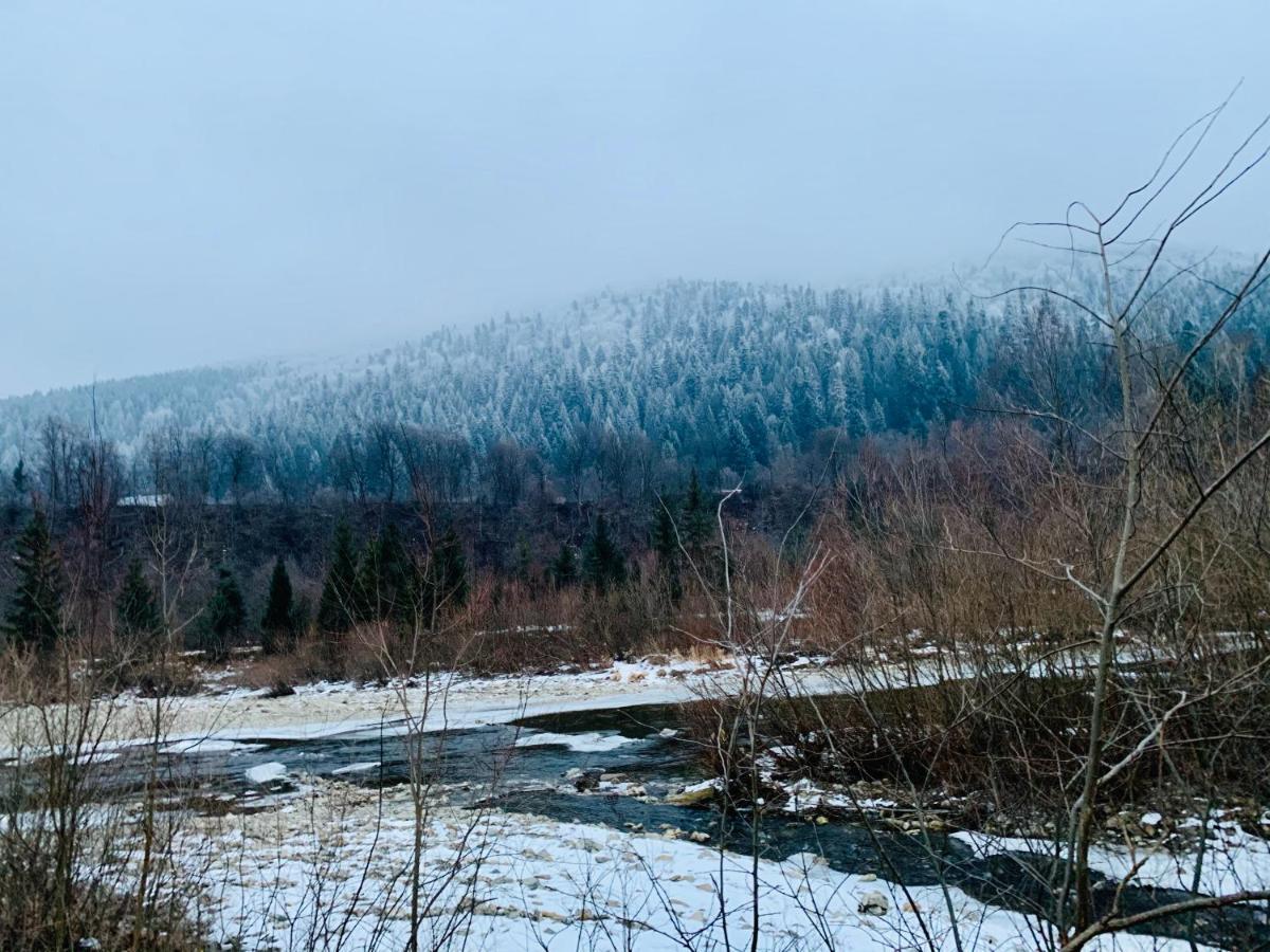 Вишиванка Dilyatyn Buitenkant foto